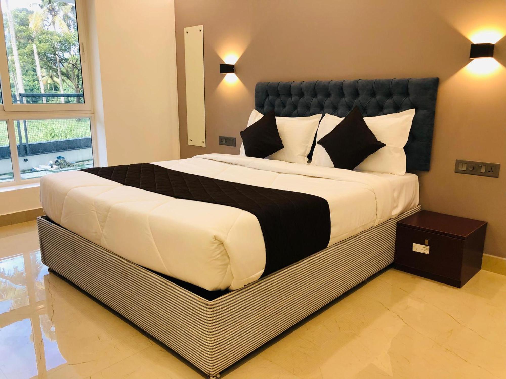 The Lotaz Hotel Kochi Exterior photo
