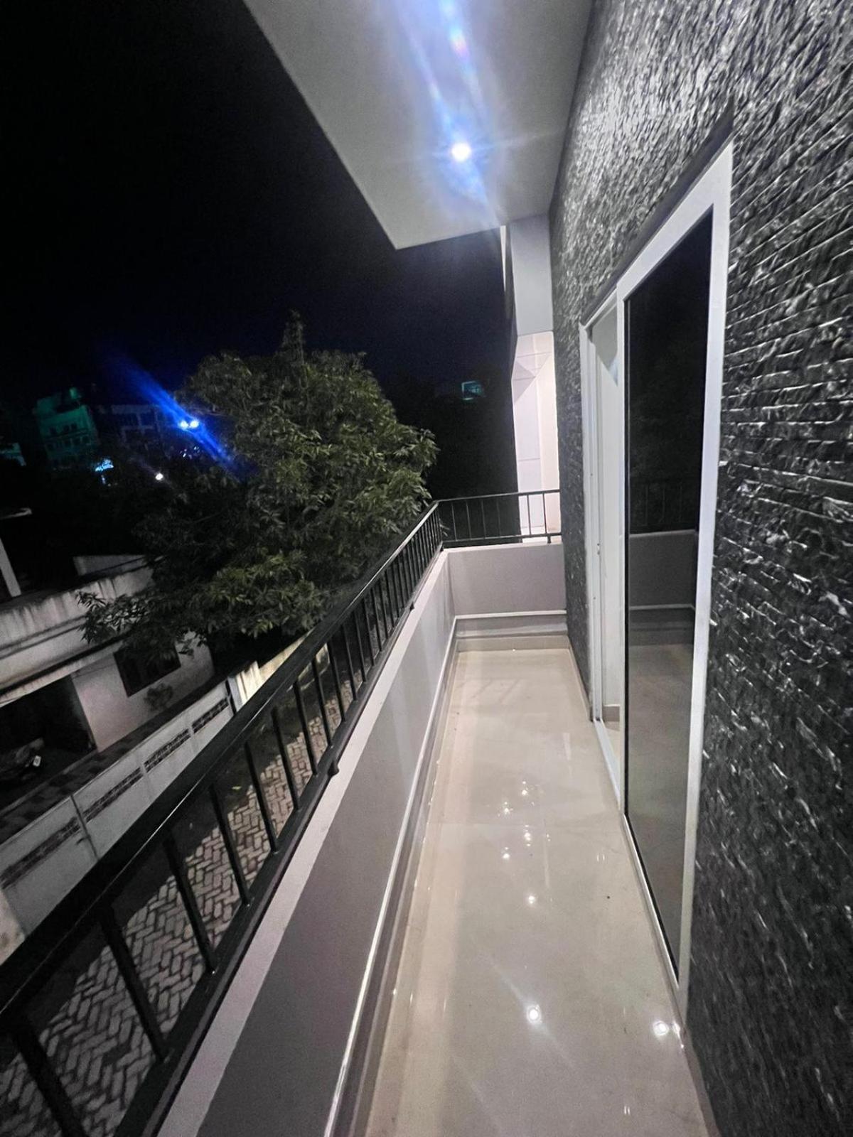 The Lotaz Hotel Kochi Exterior photo
