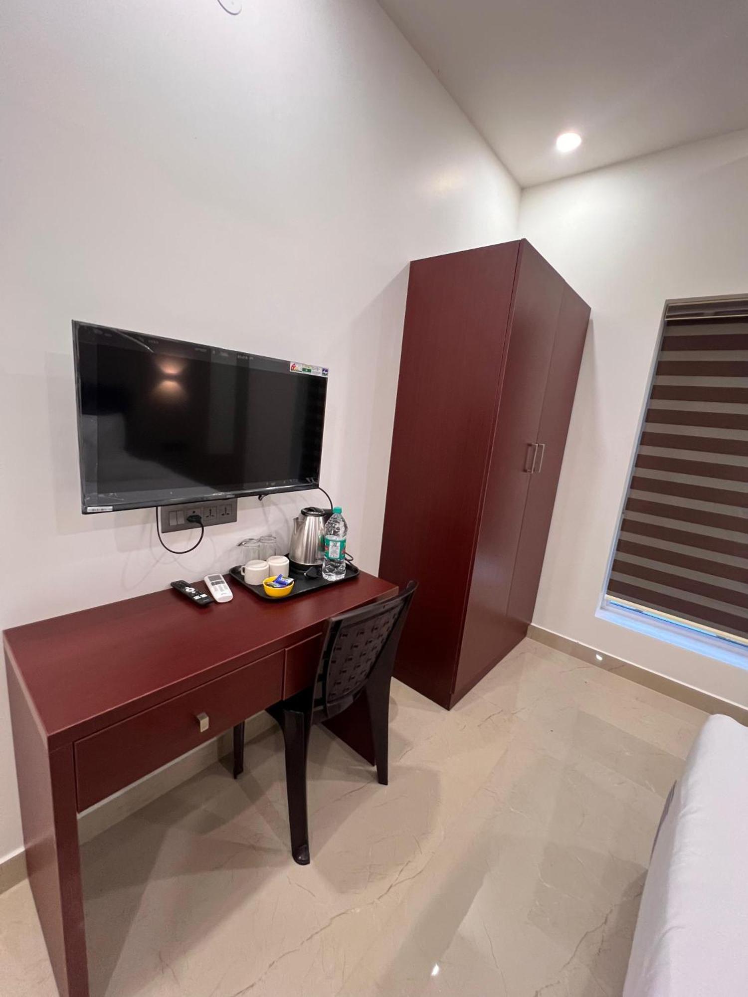The Lotaz Hotel Kochi Exterior photo