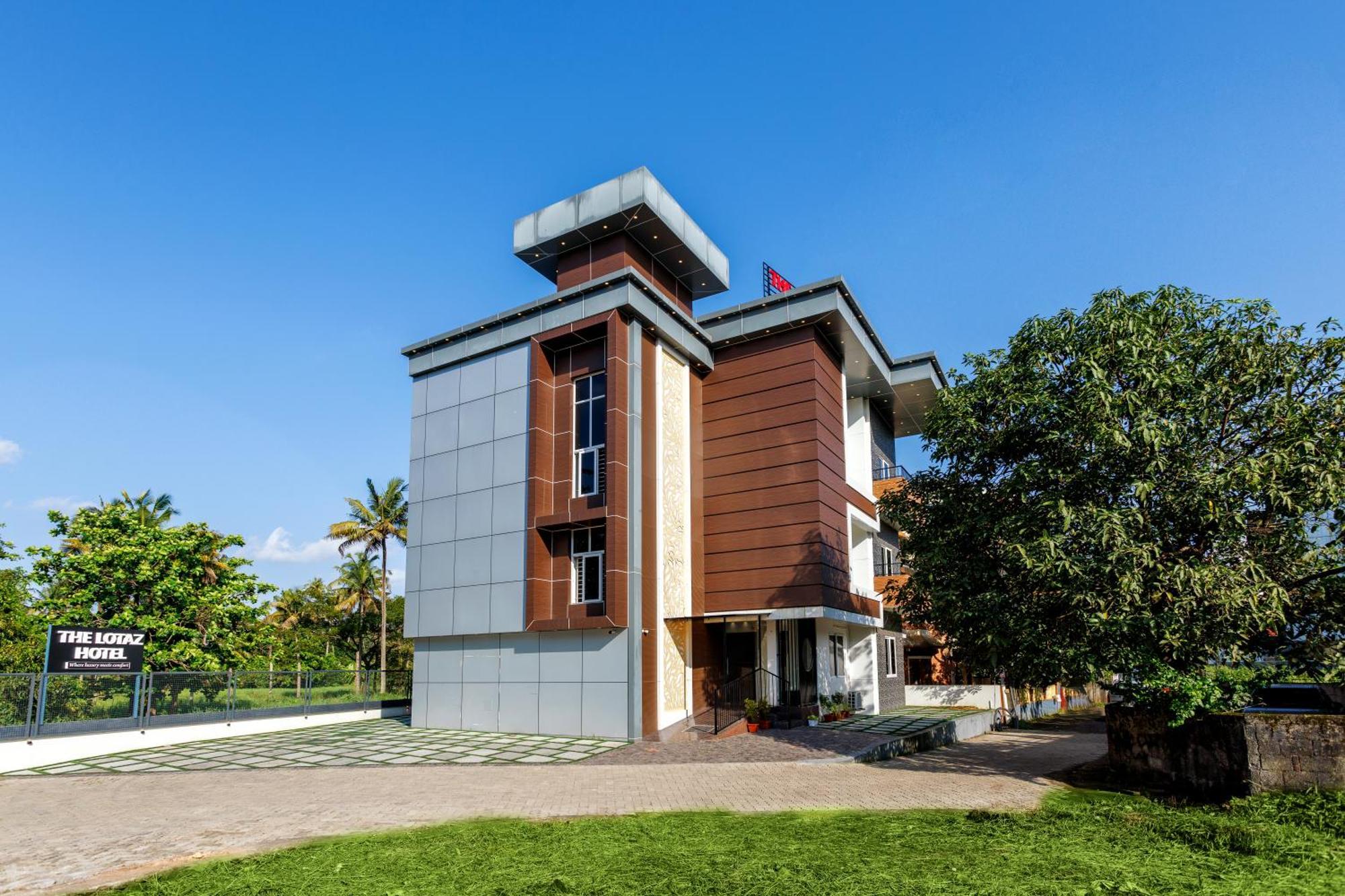 The Lotaz Hotel Kochi Exterior photo