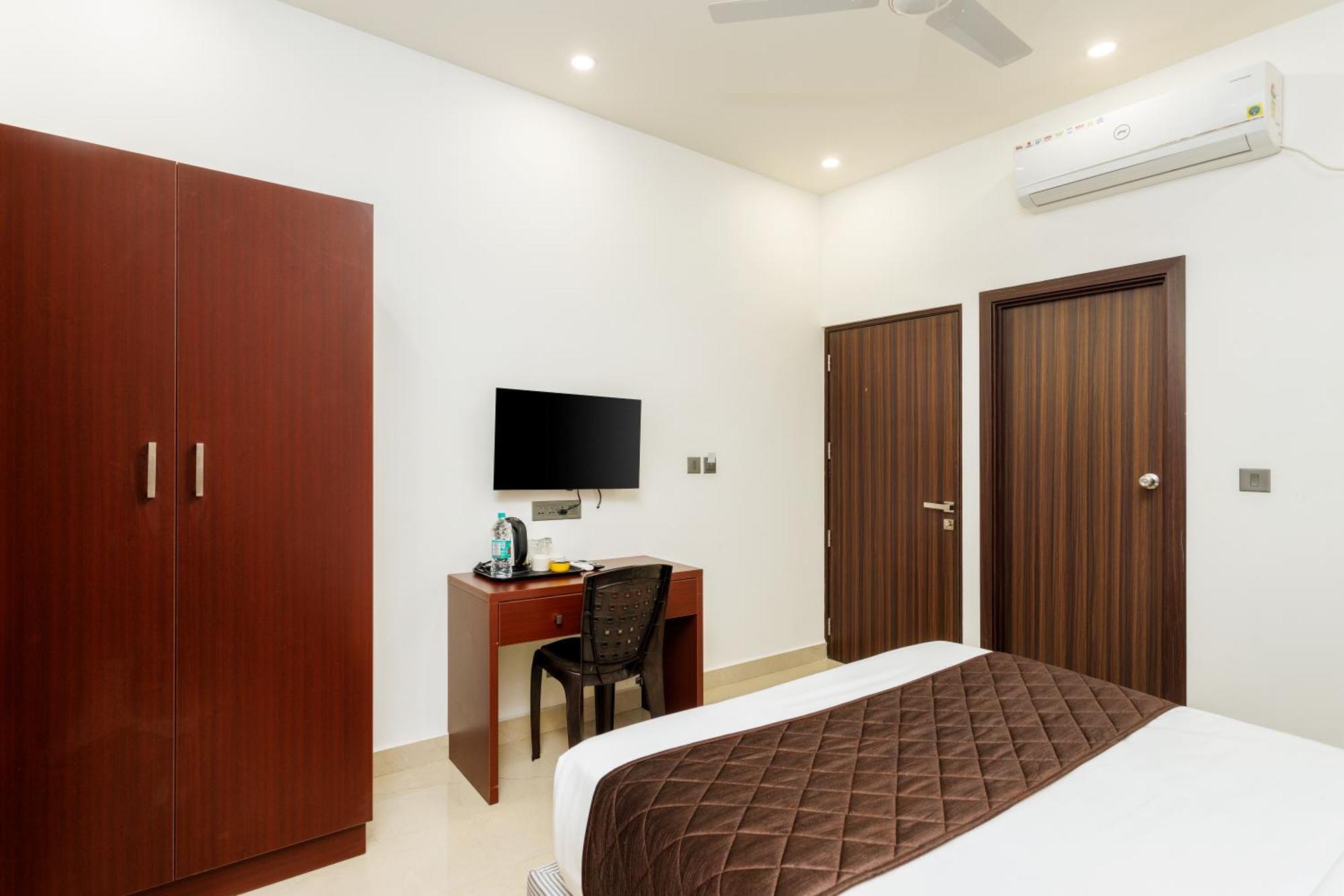 The Lotaz Hotel Kochi Exterior photo